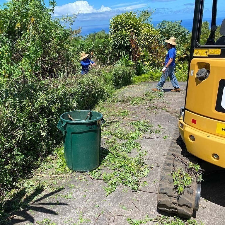 Kailua-Kona yard clean up services for landscaping being provide by landscapers, Kona.