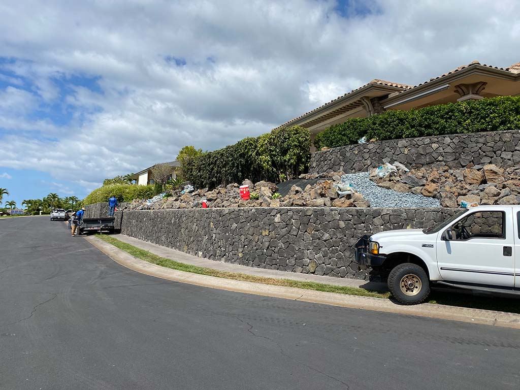 big island landscape maintenance services being provided by landscapers, Kona.