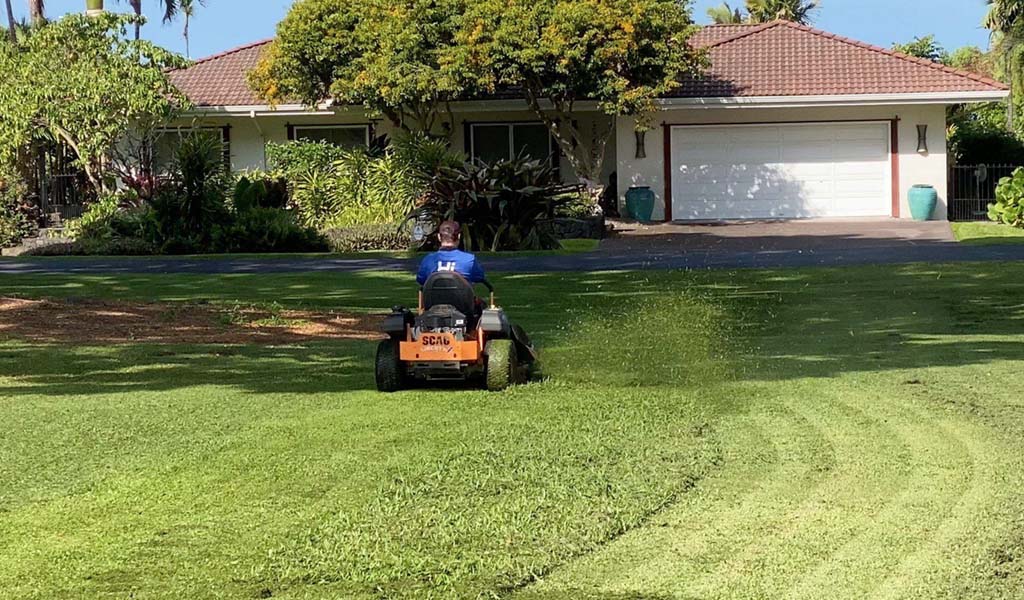 best Kona mowing service provided by the experts at Hawaii landscaping near Kailua-Kona.