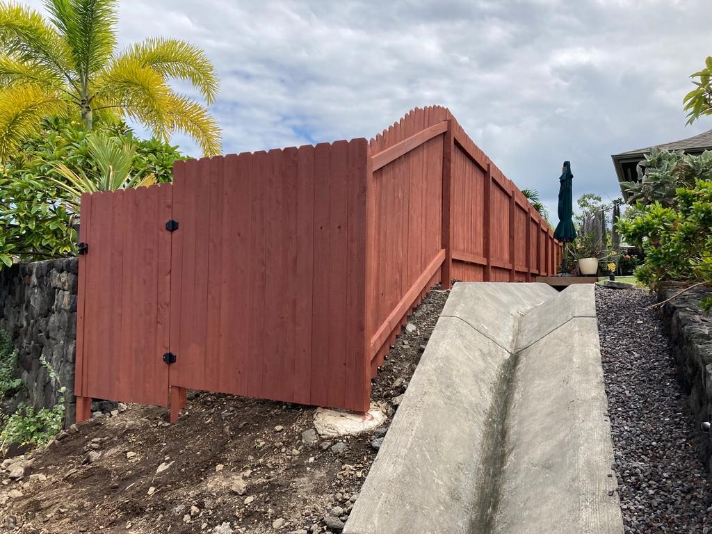 Photo of a treated fence, Kailua-Kona Hawaii. We strive to be one of the best companies installing fence for landscapes and lawns on the big island.